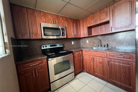 Condo in Miami, Florida, 1 bedroom  № 1057640 - photo 3