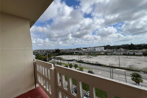 Condominio en venta en Miami, Florida, 1 dormitorio, 78.04 m2 № 1057640 - foto 12