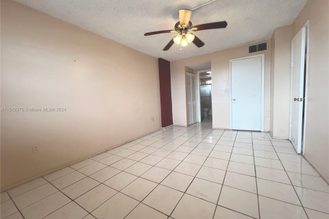 Condo in Miami, Florida, 1 bedroom  № 1057640 - photo 8