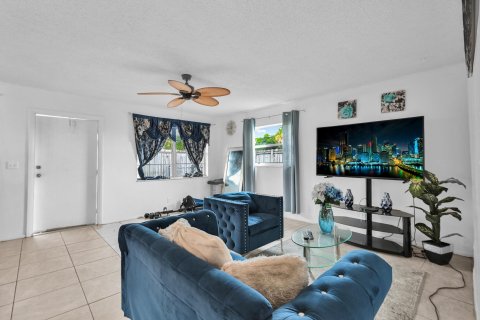 Immobilier commercial à vendre à Tamarac, Floride № 1035880 - photo 12