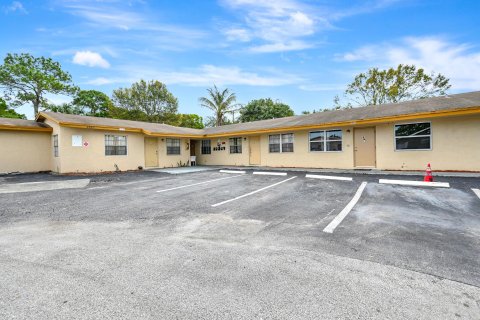 Immobilier commercial à vendre à Tamarac, Floride № 1035880 - photo 1