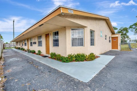 Купить коммерческую недвижимость в Тамарак, Флорида № 1035880 - фото 3