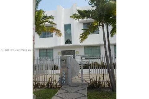 Condo in Miami Beach, Florida, 1 bedroom  № 1305338 - photo 15