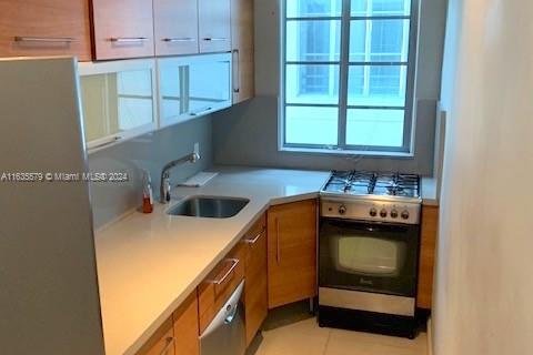 Condo in Miami Beach, Florida, 1 bedroom  № 1305338 - photo 6