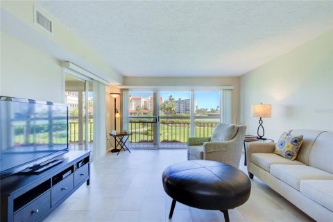 Condo in South Pasadena, Florida, 1 bedroom  № 1379211 - photo 18