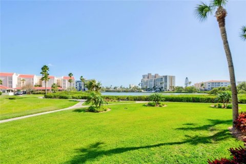 Condo in South Pasadena, Florida, 1 bedroom  № 1379211 - photo 1