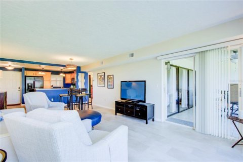 Condo in South Pasadena, Florida, 1 bedroom  № 1379211 - photo 22