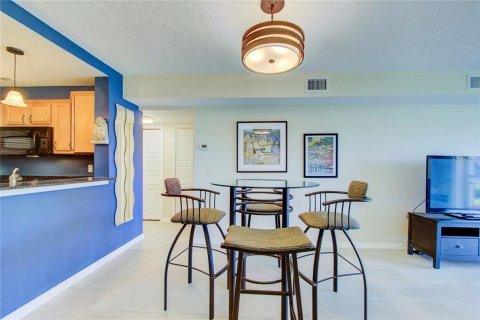 Condo in South Pasadena, Florida, 1 bedroom  № 1379211 - photo 12