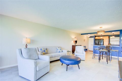 Condo in South Pasadena, Florida, 1 bedroom  № 1379211 - photo 23