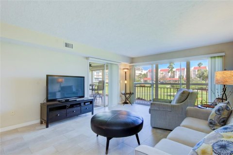 Condo in South Pasadena, Florida, 1 bedroom  № 1379211 - photo 19