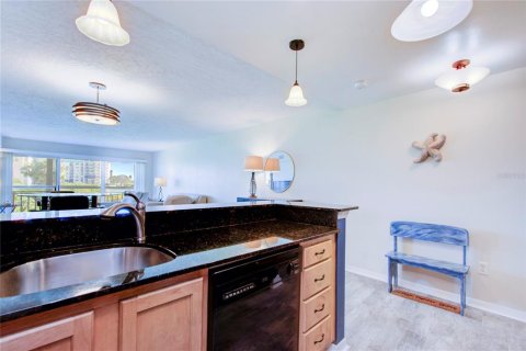 Condo in South Pasadena, Florida, 1 bedroom  № 1379211 - photo 11