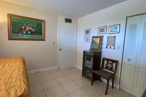 Condo in Tamarac, Florida, 2 bedrooms  № 1230228 - photo 12