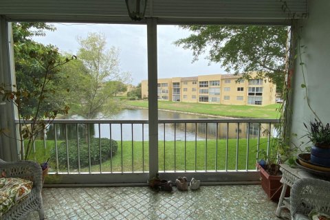 Condo in Tamarac, Florida, 2 bedrooms  № 1230228 - photo 8