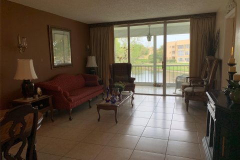 Condo in Tamarac, Florida, 2 bedrooms  № 1230228 - photo 11