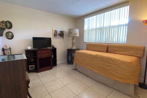 Condo in Tamarac, Florida, 2 bedrooms  № 1230228 - photo 13