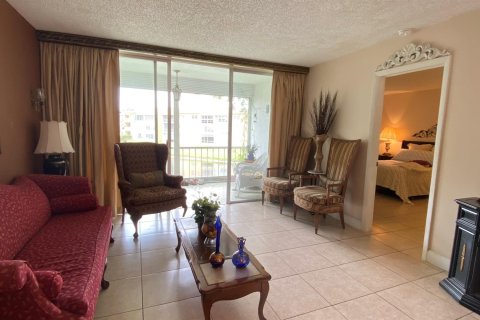 Condo in Tamarac, Florida, 2 bedrooms  № 1230228 - photo 19