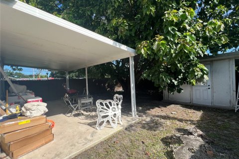 House in Miami, Florida 3 bedrooms, 82.5 sq.m. № 1359042 - photo 11