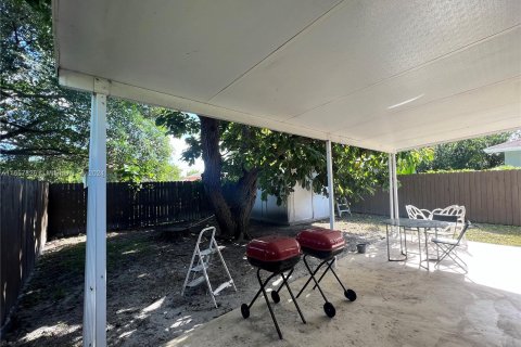 House in Miami, Florida 3 bedrooms, 82.5 sq.m. № 1359042 - photo 12