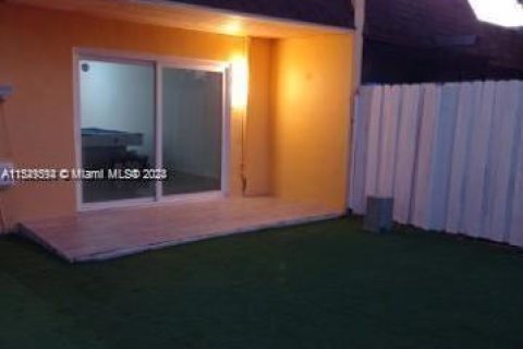 Touwnhouse à vendre à Miami Gardens, Floride: 2 chambres, 104.98 m2 № 1059711 - photo 25