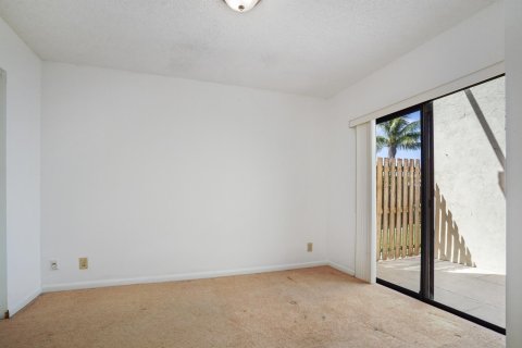 Villa ou maison à vendre à Palm Springs, Floride: 3 chambres, 107.77 m2 № 1075960 - photo 13