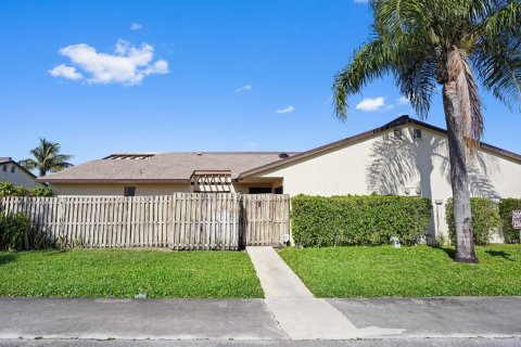 Villa ou maison à vendre à Palm Springs, Floride: 3 chambres, 107.77 m2 № 1075960 - photo 25