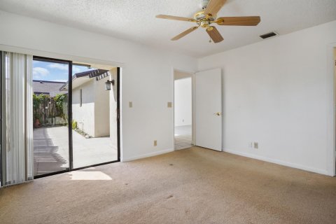 Villa ou maison à vendre à Palm Springs, Floride: 3 chambres, 107.77 m2 № 1075960 - photo 16