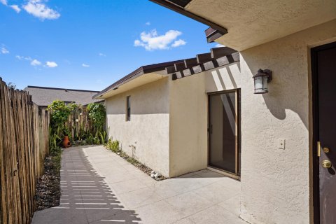 Villa ou maison à vendre à Palm Springs, Floride: 3 chambres, 107.77 m2 № 1075960 - photo 4