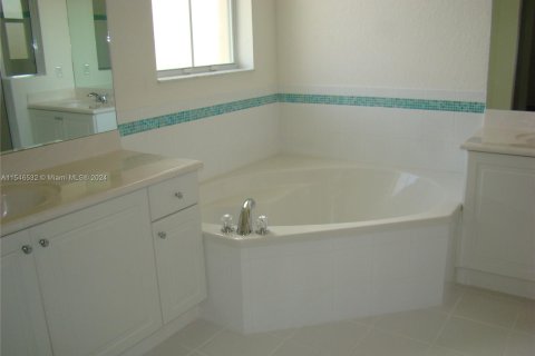 Adosado en venta en Doral, Florida, 4 dormitorios, 211.54 m2 № 1054232 - foto 8