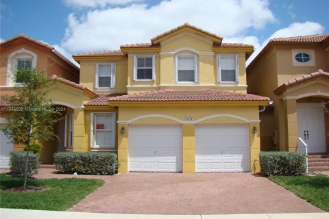 Townhouse in Doral, Florida 4 bedrooms, 211.54 sq.m. № 1054232 - photo 1