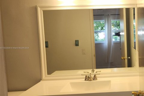 Condo in Margate, Florida, 2 bedrooms  № 1269870 - photo 6