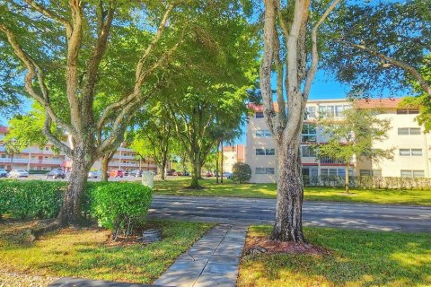 Condo in Margate, Florida, 2 bedrooms  № 1269870 - photo 23