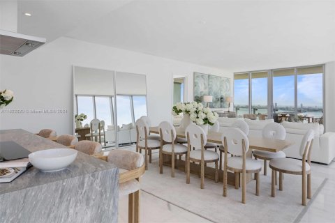 Condominio en venta en Miami, Florida, 4 dormitorios, 326.92 m2 № 1269801 - foto 13