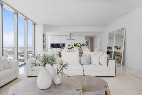 Condominio en venta en Miami, Florida, 4 dormitorios, 326.92 m2 № 1269801 - foto 22