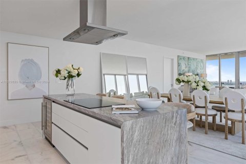 Condominio en venta en Miami, Florida, 4 dormitorios, 326.92 m2 № 1269801 - foto 28