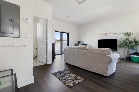 Casa en venta en Doral, Florida, 4 dormitorios, 200.95 m2 № 1033078 - foto 16