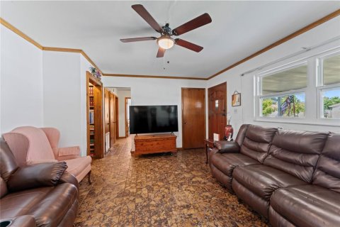 House in Tampa, Florida 3 bedrooms, 120.77 sq.m. № 1405824 - photo 4