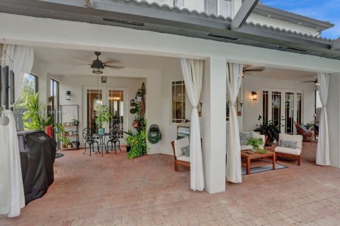 House in Miami, Florida 4 bedrooms, 219.16 sq.m. № 1348840 - photo 5