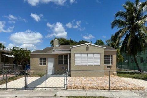 Terreno en venta en Miami, Florida № 1348841 - foto 2