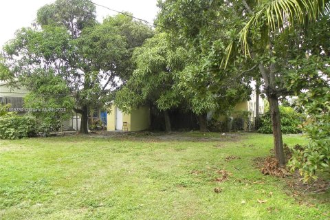 Terreno en venta en Miami, Florida № 1348841 - foto 4