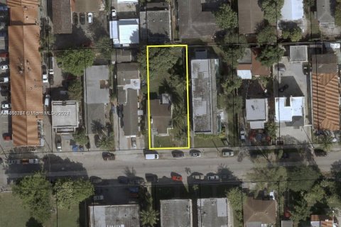 Terreno en venta en Miami, Florida № 1348841 - foto 1