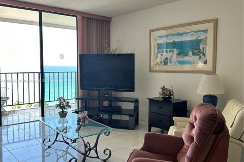 Condo in Hollywood, Florida, 2 bedrooms  № 1348888 - photo 8