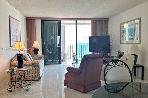 Copropriété à vendre à Hollywood, Floride: 2 chambres, 99.41 m2 № 1348888 - photo 12