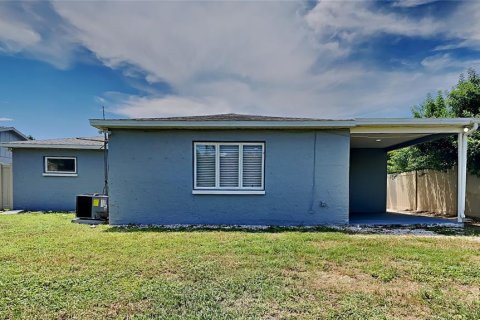 House in New Port Richey, Florida 3 bedrooms, 109.07 sq.m. № 1335410 - photo 4