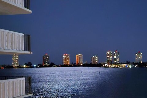 Condominio en venta en Lake Park, Florida, 2 dormitorios, 133.78 m2 № 1171290 - foto 4