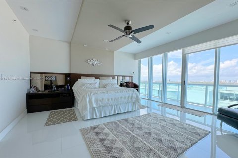 Copropriété à vendre à Bal Harbour, Floride: 3 chambres, 288.93 m2 № 1074161 - photo 13