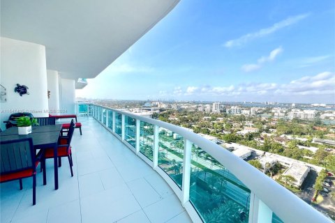 Condominio en venta en Bal Harbour, Florida, 3 dormitorios, 288.93 m2 № 1074161 - foto 2