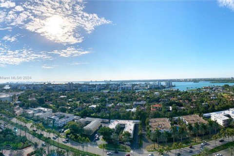 Condominio en venta en Bal Harbour, Florida, 3 dormitorios, 288.93 m2 № 1074161 - foto 28