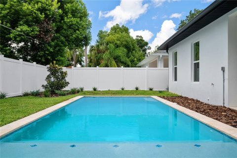 House in Orlando, Florida 5 bedrooms, 286.23 sq.m. № 1350179 - photo 30