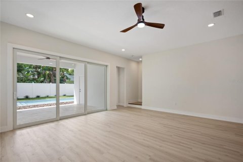 Casa en venta en Orlando, Florida, 5 dormitorios, 286.23 m2 № 1350179 - foto 9