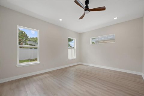 Casa en venta en Orlando, Florida, 5 dormitorios, 286.23 m2 № 1350179 - foto 15